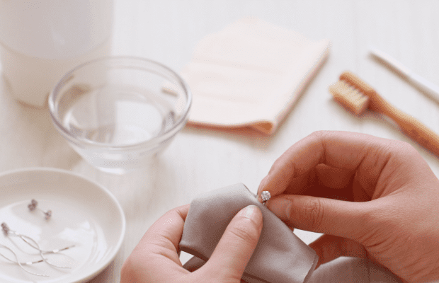 セカンドピアスの安心ケア方法