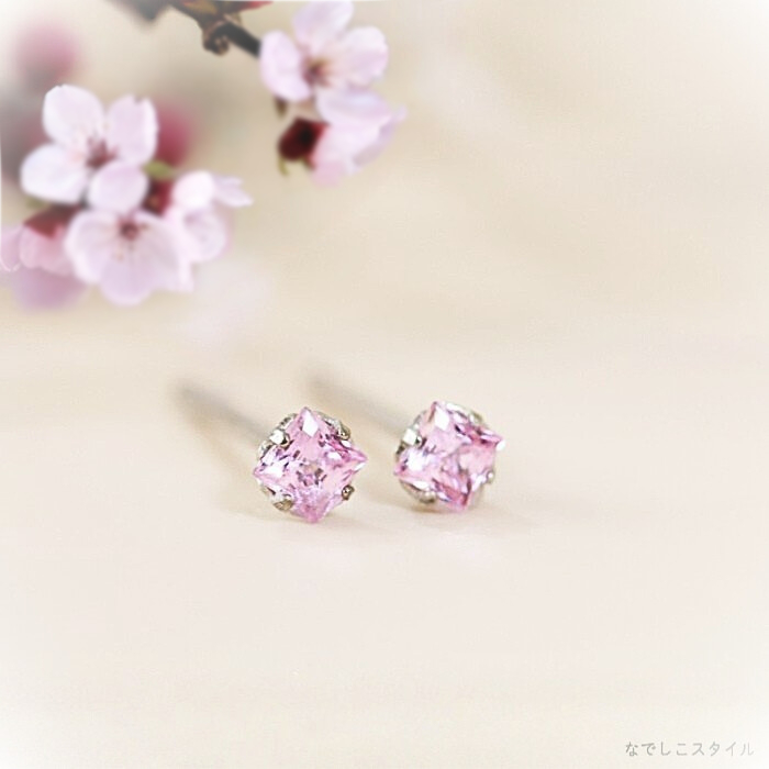 セカンドピアスのキュービックジルコニアカルテットダイアモンド2.5mm全体写真
