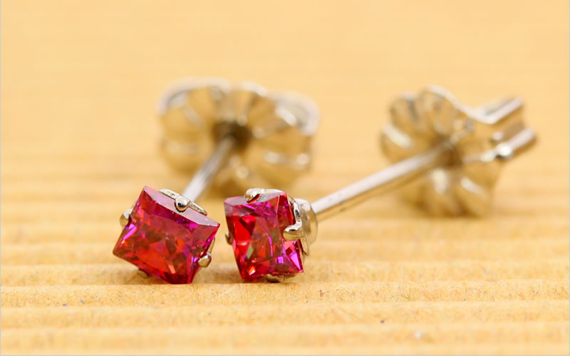 一粒ジルコニア「カルテット/ルビー」３mm