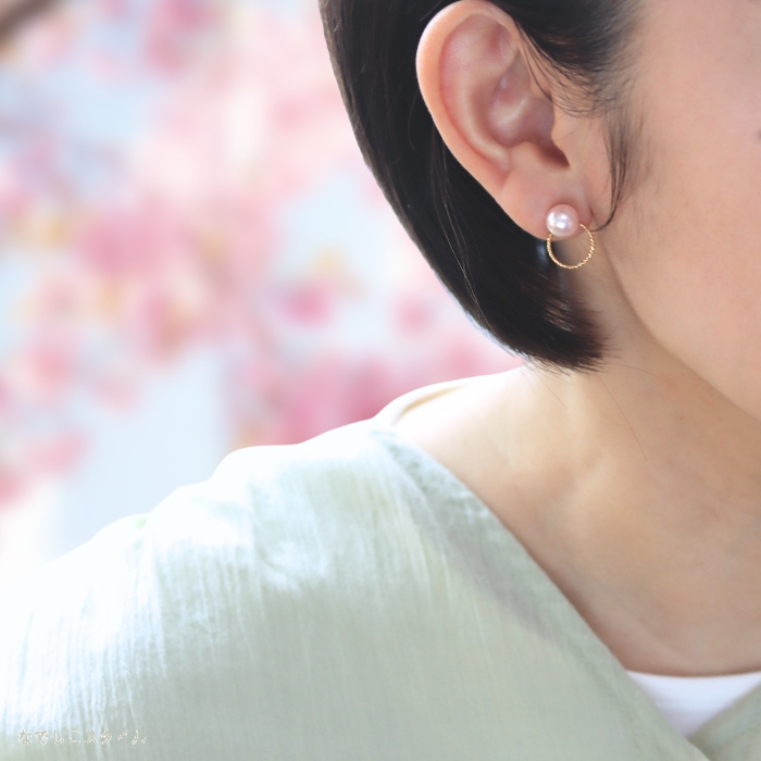 桜パール8ｍｍスタッドピアスをつけて卒入学式に出席した時のイメージ写真