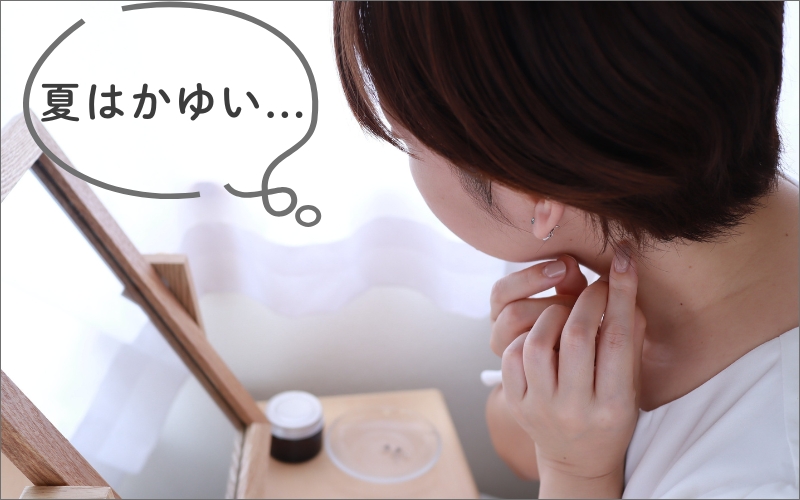 ピアスを着けてかゆそうにしている画像