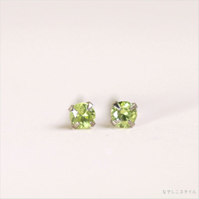 驚きの値段での商品をすべて ペリドット/チタンピアス（スタッドピアス） アクセサリー