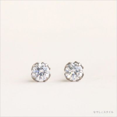 チタン純度99.5％の大粒のチタンピアス、シャトンピアス「CZダイアモンド」４mm、プラチナ軸の正面からの画像