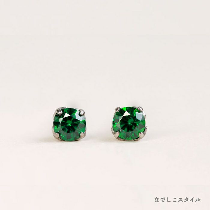 スワロフスキー/一粒ジルコニア「エメラルド」3mm チタンピアスの 