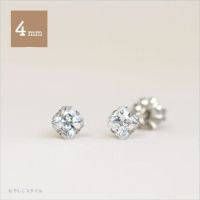 金属アレルギーに安心して使える大粒のチタンピアス、「カルテット/CZダイアモンド」4mmの斜めヨコの画像