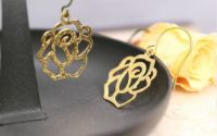 金属アレルギー対応の純チタンフック使用、「Gold Rose」の正面の画像