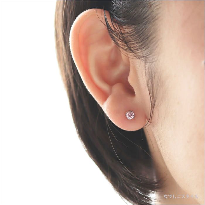 ピンクサファイア４ミリのモデル耳画像