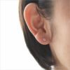 ピンクサファイア４ミリのモデル耳画像