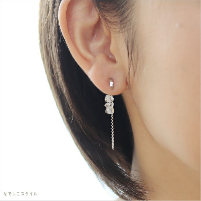 ハーキマーダイヤのバックキャッチをつけた女性の耳元画像