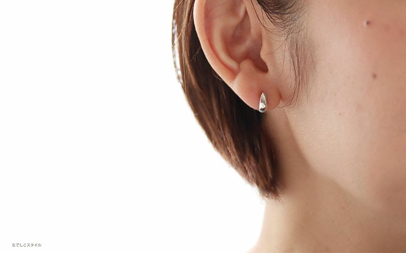 三日月ピアス、全てピュアチタン素材