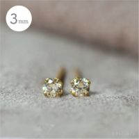 金属アレルギーに安心して使えるチタンピアス、ゴールド軸のスワロフスキー/一粒ジルコニア「ゴールドカラー/シャンパンダイア」3ｍｍのニュアンス写真