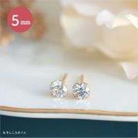 金属アレルギーに安心して使えるチタンピアス、ゴールド軸のスワロフスキー/一粒ジルコニア「ゴールドカラー/ダイアモンド」５mm、斜めヨコの画像