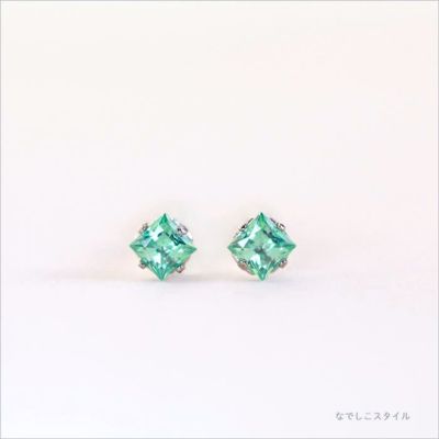 純チタンピアスカルテットサファイアグリーンを正面に並べた画像