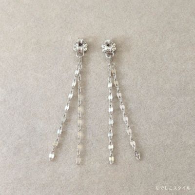 セカンドピアスのキャッチに着けられるフリンジチェーンバックキャッチのプラチナカラーを正面から見たイメージの画像