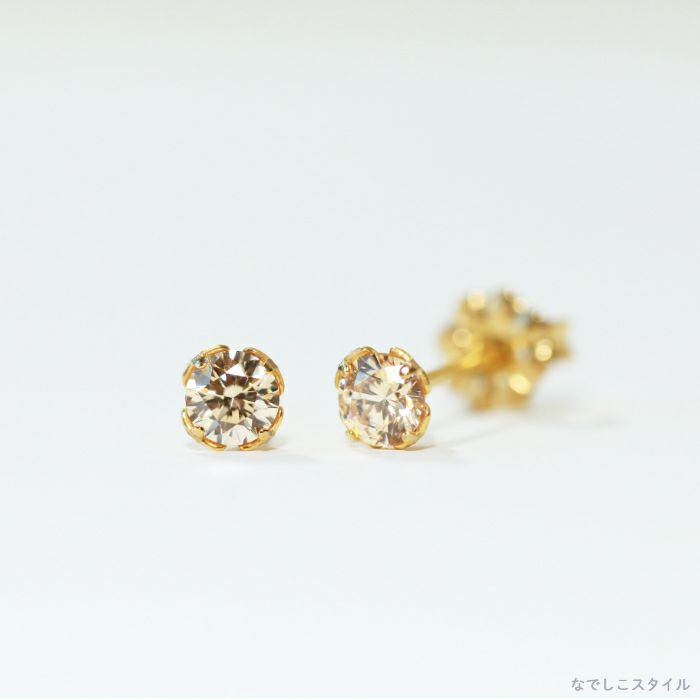 ゴールドカラーシャンパンダイア４ｍｍを正面と斜め横に置いた画像