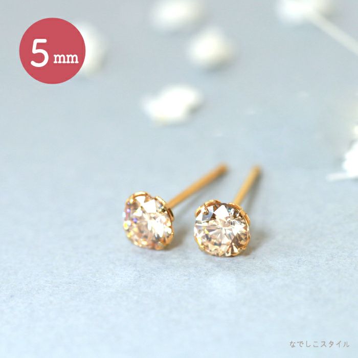 金属アレルギーに安心して使えるチタンピアス、ゴールド軸の一粒キュービックジルコニア「シャンパンダイア」５mmの冬のイメージ画像