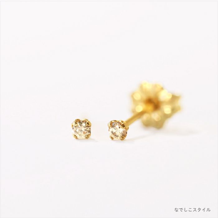 金属アレルギーに安心して使えるチタンピアス、ゴールド軸の一粒キュービックジルコニアゴールドカラー「シャンパンダイア」２mm、斜めヨコの画像
