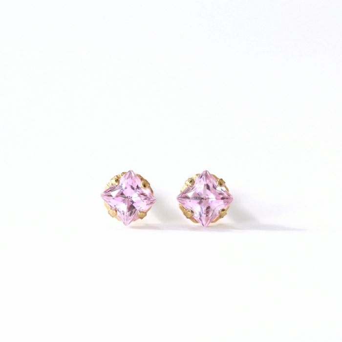 軸の色がゴールドカラーのサファイアピンク。ひし形のカルテット2.5mmを正面から見た画像
